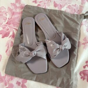 A Piedi light purple leather bow flats